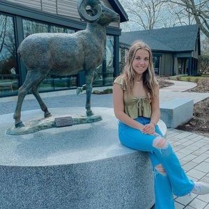 Meet your Posher, Kayla